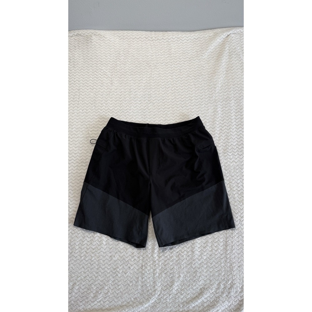 Lululemon Men's "Namaste at the Beach Shorts" Black and Gray 7.5" Inseam  Large